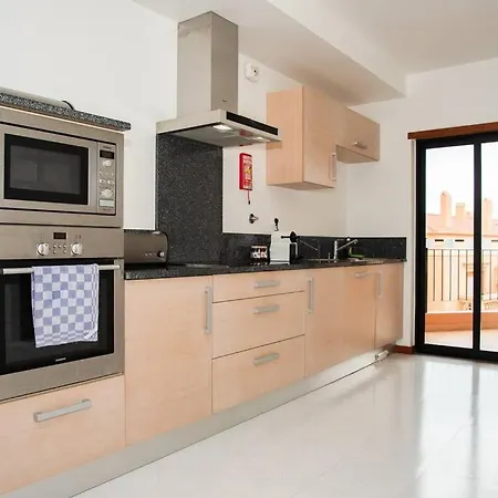 Stunning 2 Bedroom Apartment 500M To Luz Beach Exterior photo