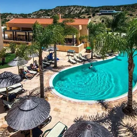 Stunning 2 Bedroom Apartment 500M To Luz Beach Exterior photo