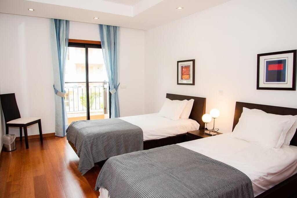 Stunning 2 Bedroom 500m To Apartment Luz