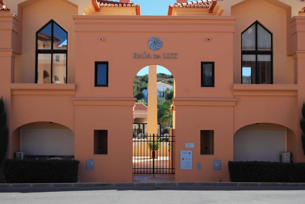 Stunning 2 Bedroom 500m To Apartment