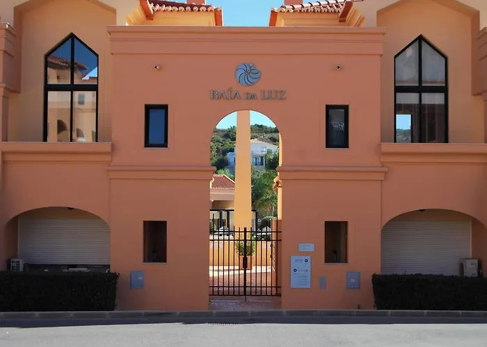 Stunning 2 Bedroom Apartment 500M To Luz Beach