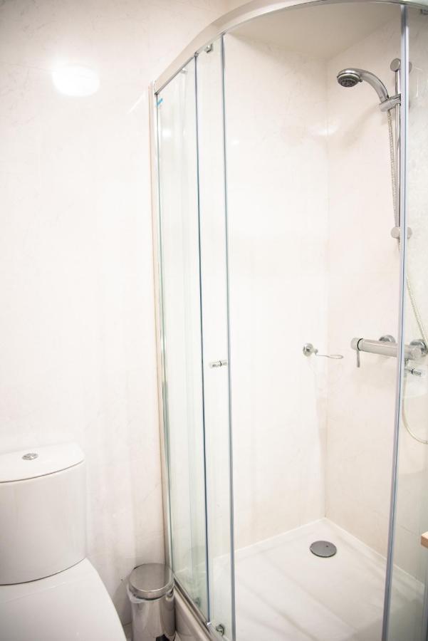 Stunning 2 Bedroom 500m To *