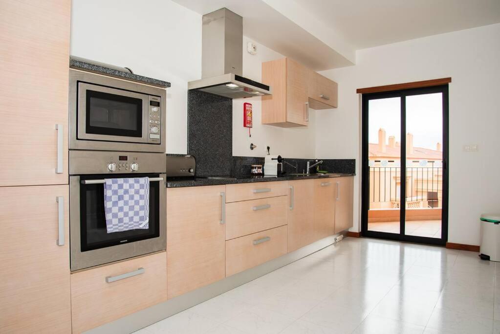 Apartment Stunning 2 Bedroom 500m To