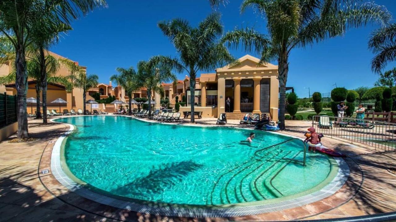 Apartment Stunning 2 Bedroom 500m To *